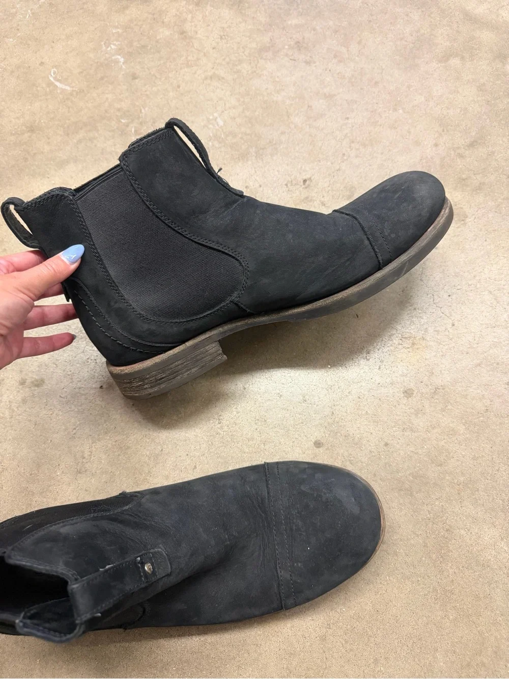 UGG Men's Black Chukka Boots - Classic Pull-On Style